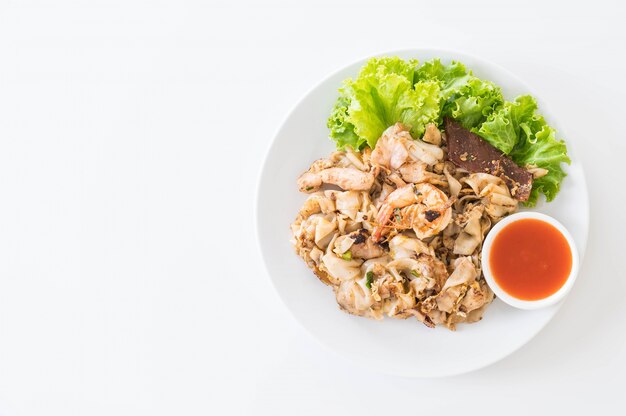 Stir-fried fresh rice-flour noodles with mixed meat and egg