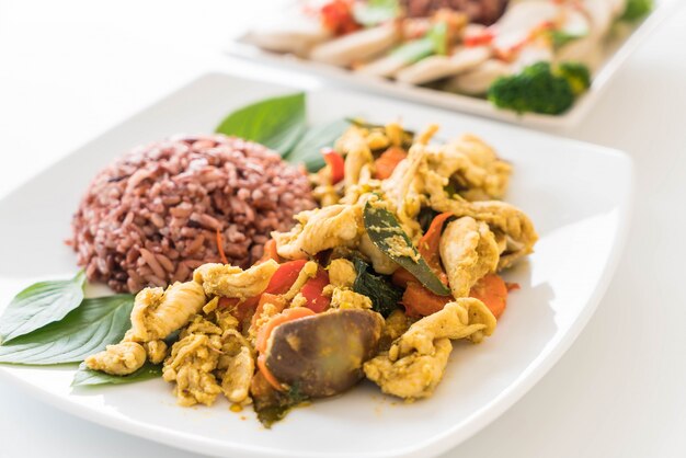 Stir-fried Green Curry Chicken with Berry Rice