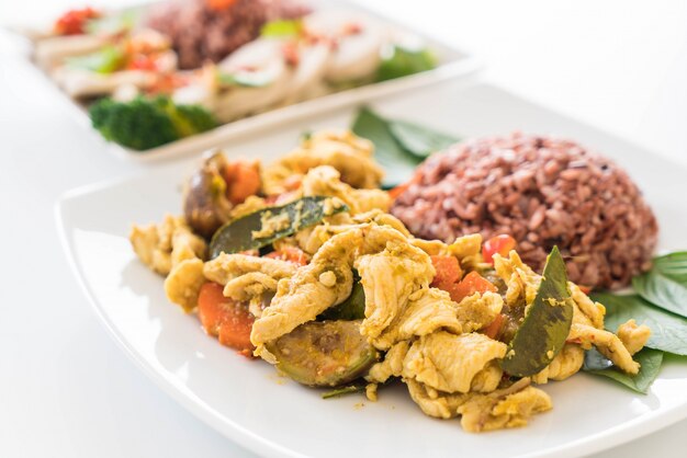 Stir-fried Green Curry Chicken with Berry Rice