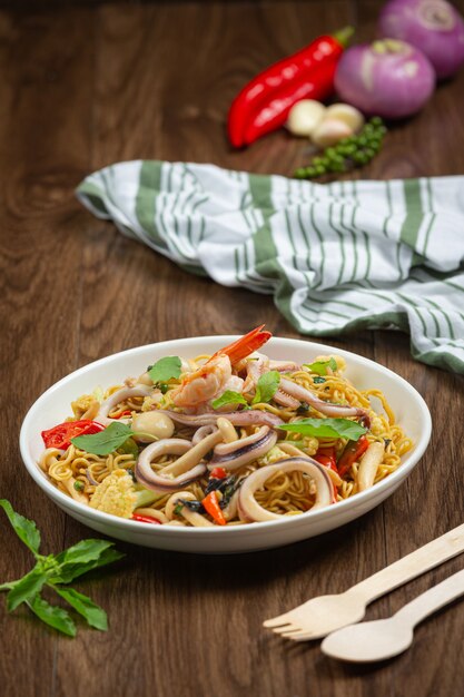 Stir-fried instant noodles with seafood and variety vegetable