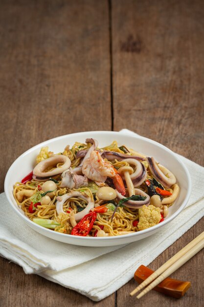 Stir-fried instant noodles with seafood and variety vegetable