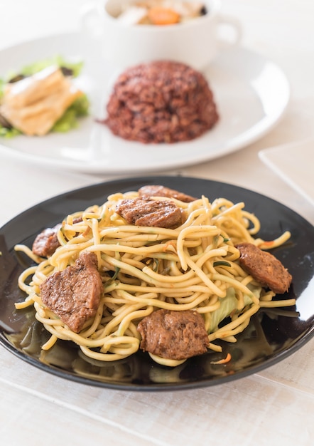 stir-fried noodle - vegan food