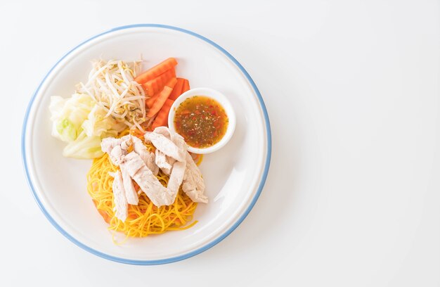 stir-fried noodle with chicken