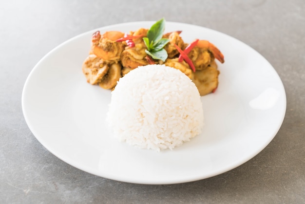 Stir fried shrimp and green curry