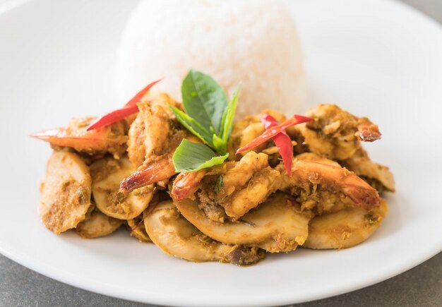 Stir fried shrimp and green curry