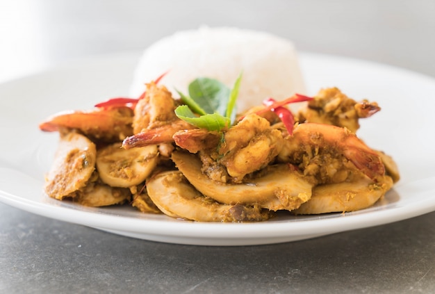 Stir fried shrimp and green curry