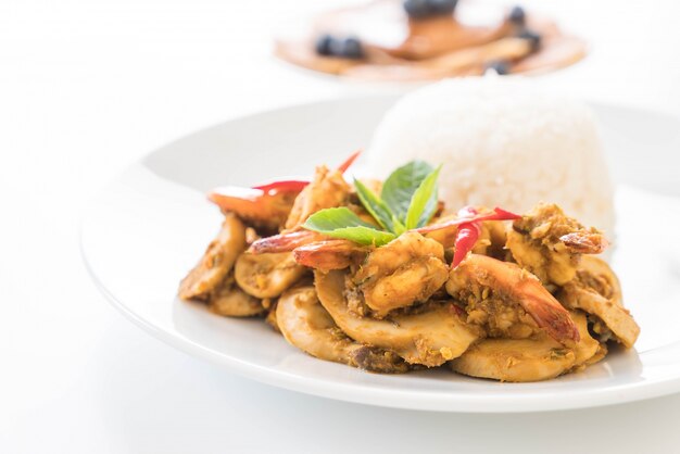 Stir fried shrimp and green curry