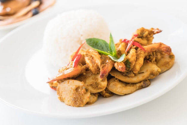 Stir fried shrimp and green curry