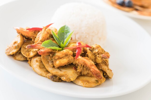 Stir fried shrimp and green curry