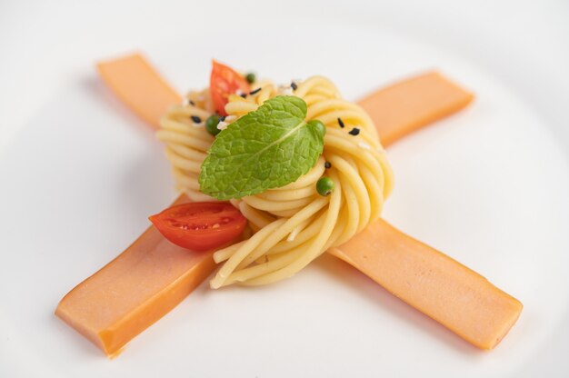 Stir-fried spaghetti beautifully arranged in a white plate.