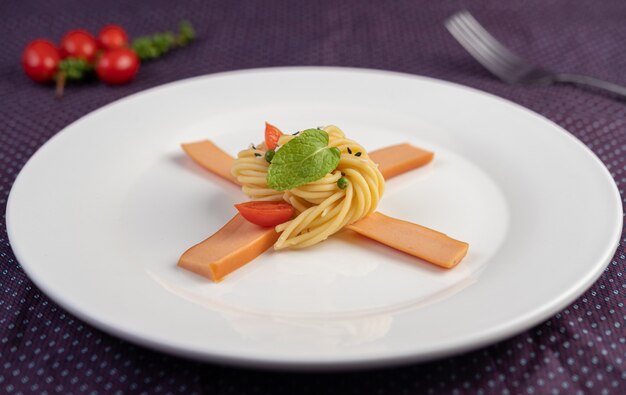 Stir-fried spaghetti beautifully arranged in a white plate.