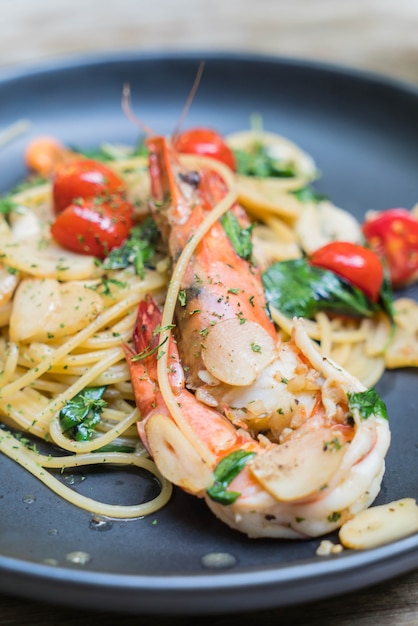 stir-fried spaghetti seafood