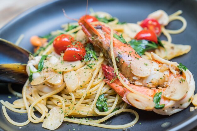 stir-fried spaghetti seafood