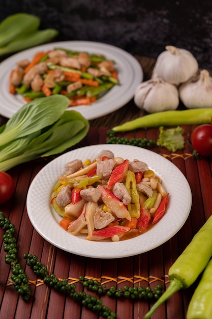 Free photo stir-fried with bell peppers, pork, crab sticks and mushrooms