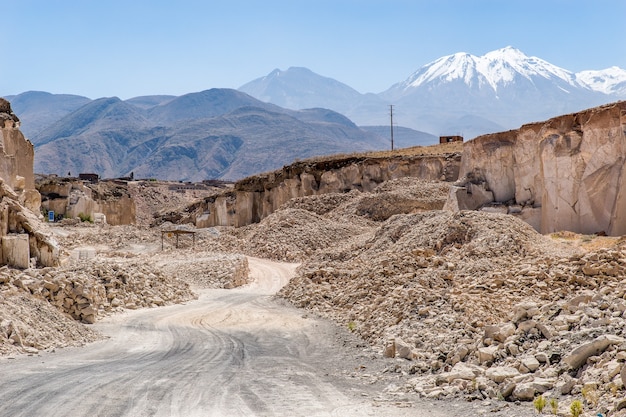 ペルーの山の石切り場