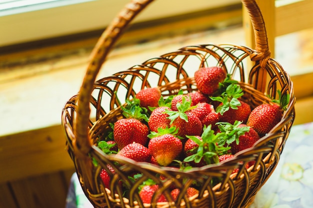 Free photo strawberries in a basket