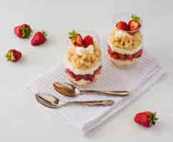 Free photo strawberries layer dessert