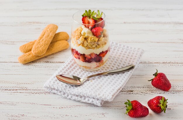 Free photo strawberries layer dessert