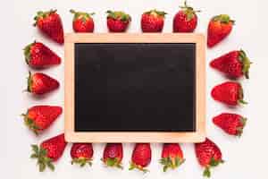 Free photo strawberry and blackboard in center