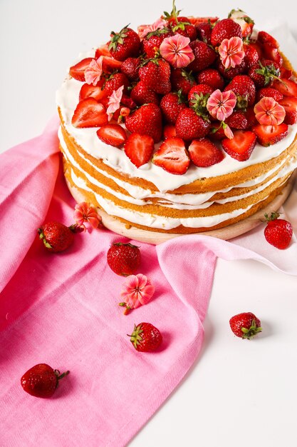 Free photo strawberry cake