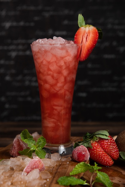 Free photo strawberry cocktail