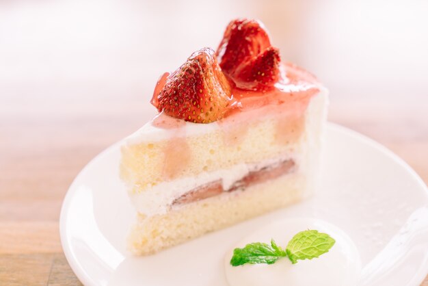 Strawberry cream cake