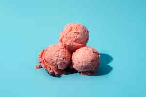 Free photo strawberry ice cream scoops