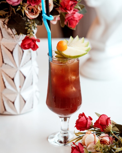 Strawberry ice tea with apple slices on the table