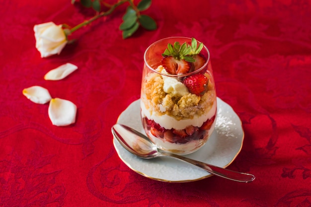 Foto gratuita dessert a base di fragole