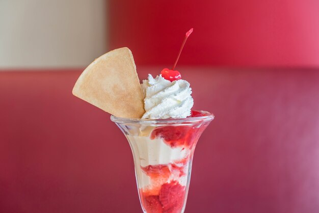 strawberry sundae