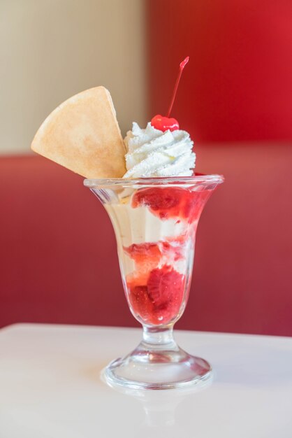 strawberry sundae