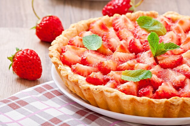 Strawberry tart with custard