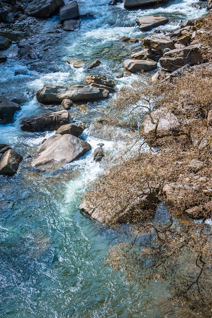 Free photo stream flowing through rocks