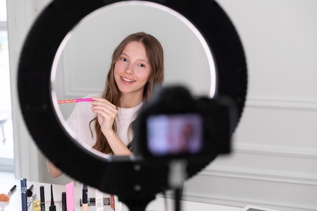 Foto gratuita streaming youtube make up artist freelancer