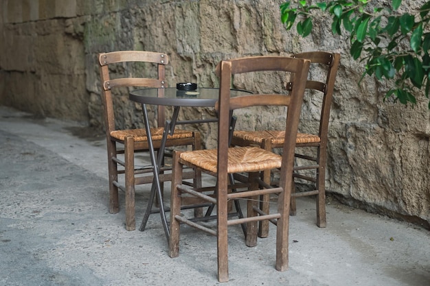 Caffè di strada nella città vecchia di rodi un viaggio attraverso i luoghi popolari dell'arcipelago del dodecaneso in grecia