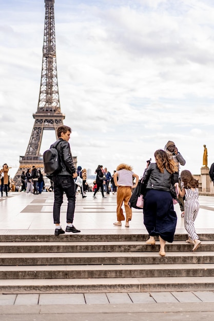 無料写真 通りの写真、場所、人々。フランス、パリ。 2020年3月
