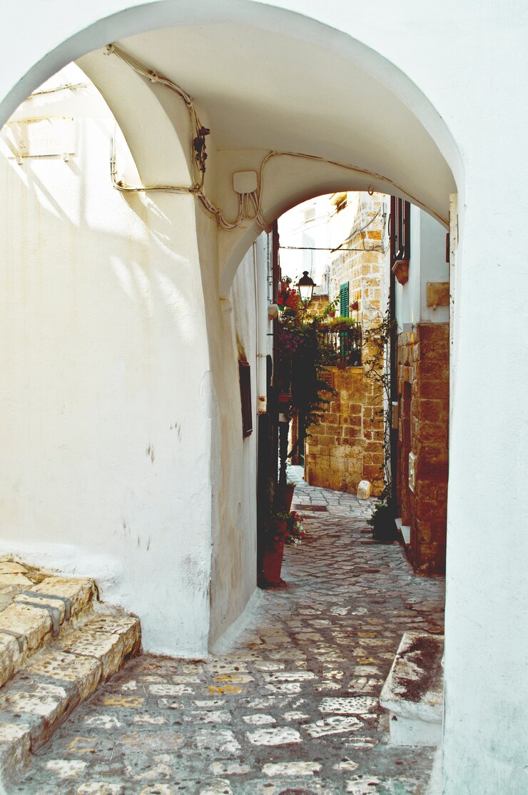 Street with curved roof and stairs
