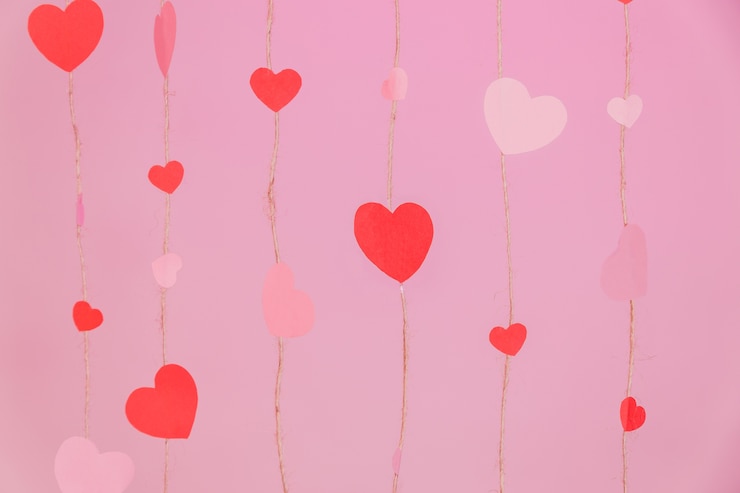 Free Photo strings composed of hearts on a pink background