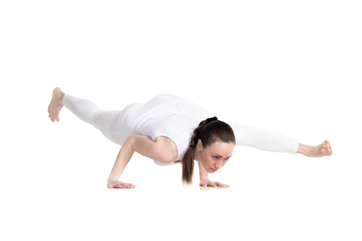 Free Photo strong woman in a yoga class