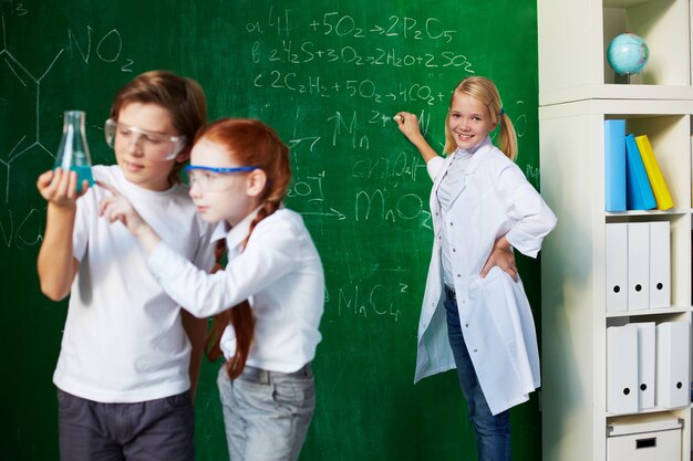 Students analyzing the experiment with teacher background