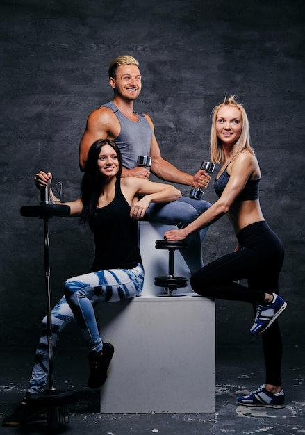 https://img.freepik.com/free-photo/studio-image-full-body-sporty-blond-brunette-women-athletic-man-posing-white-box-grey-background_613910-16367.jpg