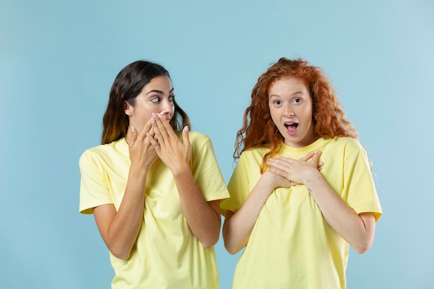 Foto gratuita ritratto in studio di belle donne