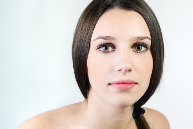 Free photo studio portrait of beautiful young woman posing