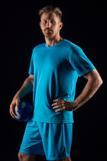 Free photo studio portrait  of handball player