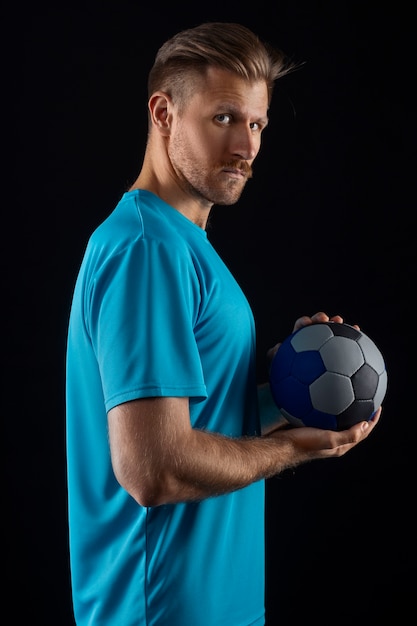 Free photo studio portrait  of handball player