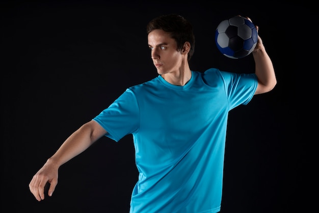 Free photo studio portrait  of handball player