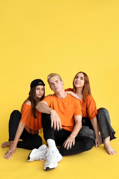 Free photo studio portrait of teenagers