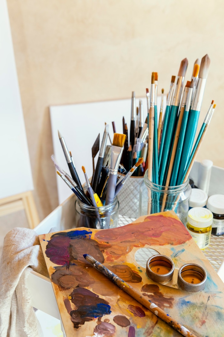 Free Photo studio with props for painting