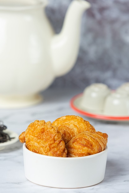 Free photo stuffed chicken curry puffs on the table.