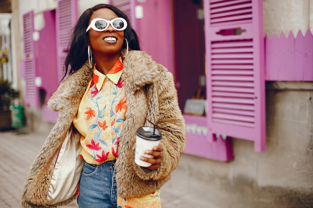 Free photo stylish black girl in a city